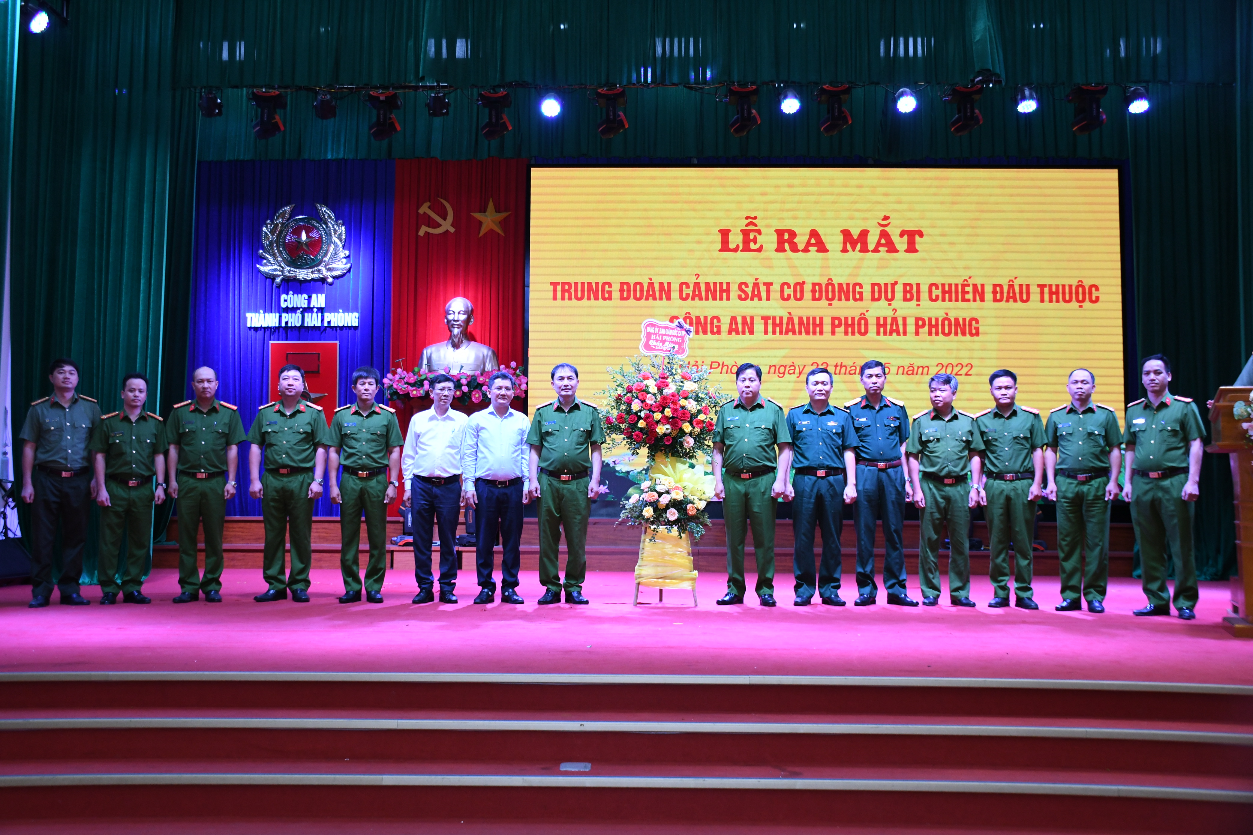 Tổ chức Lễ ra mắt Trung đoàn Cảnh sát cơ động dự bị chiến đấu